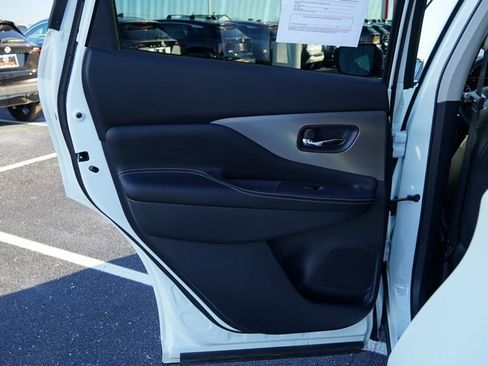 Used 2024 Nissan Murano SV w/ SV Midnight Edition Package image 17