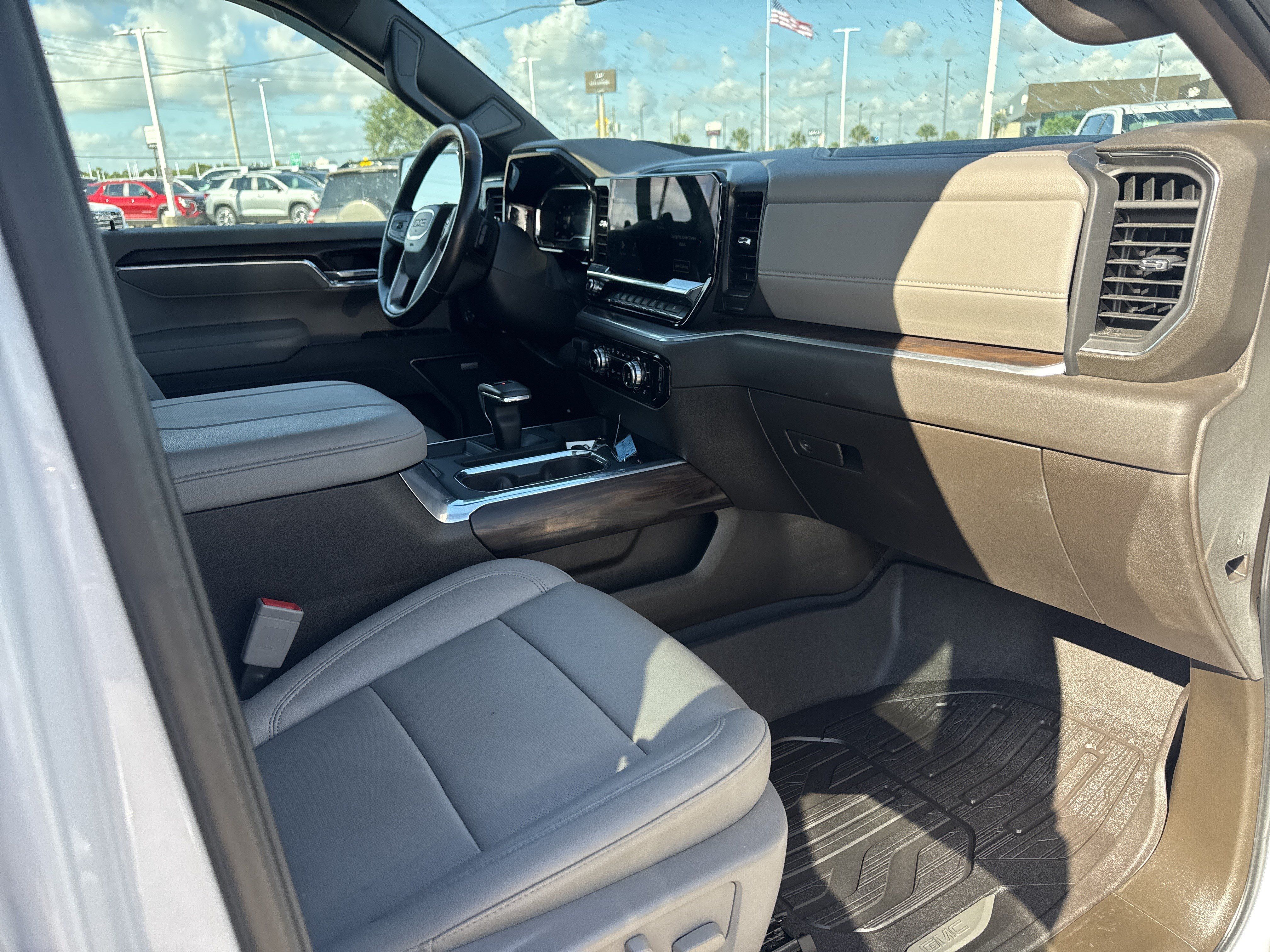 Used 2025 GMC Sierra 1500 SLT w/ SLT Premium Plus Package AWD/4WD image 15