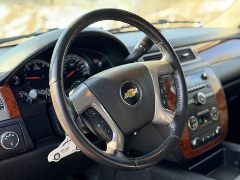 Used 2012 Chevrolet Avalanche LT image 9