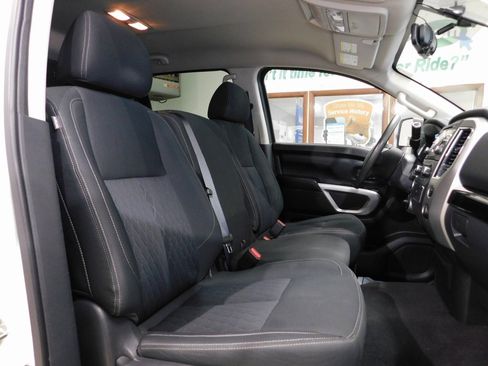 Used 2017 Nissan Titan SV image 96