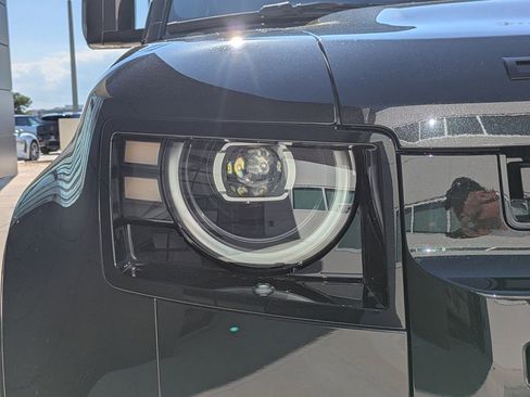 New 2026 Land Rover Defender 110 X-Dynamic SE image 11
