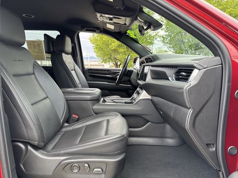 Used 2024 GMC Yukon Denali w/ Advanced Technology Package AWD/4WD image 21