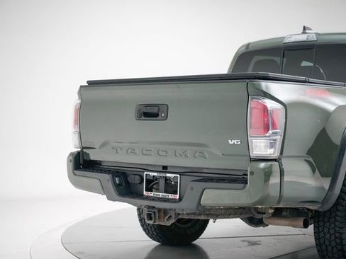 Used 2022 Toyota Tacoma TRD Off-Road w/ TRD Premium Off Road Package AWD/4WD image 12