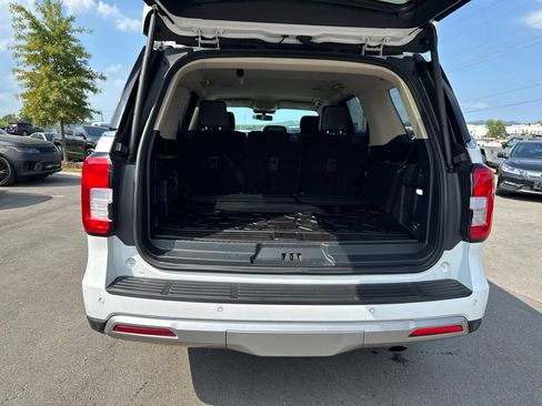 Used 2024 Ford Expedition XLT AWD/4WD image 27
