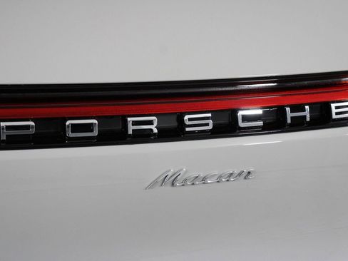 Certified 2025 Porsche Macan image 22