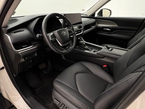 Used 2024 Toyota Grand Highlander AWD image 13