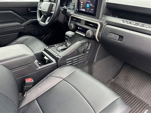 Used 2025 Toyota Tacoma SR image 13