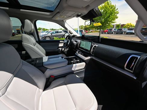 Certified 2025 Ford Expedition Active AWD/4WD image 26