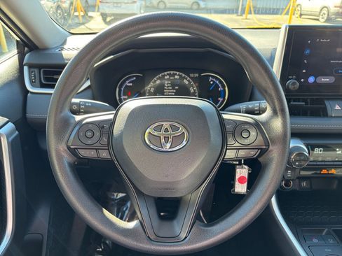 Used 2025 Toyota RAV4 LE image 28