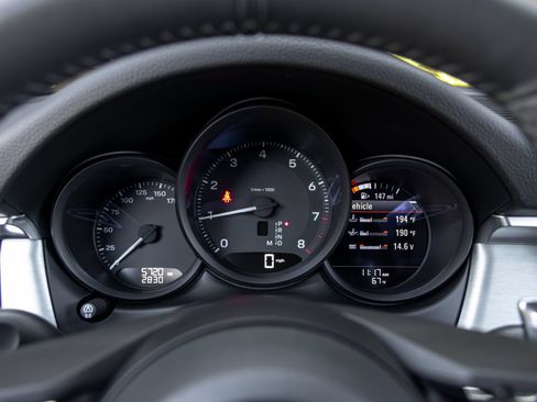Certified 2026 Porsche Macan AWD/4WD image 34