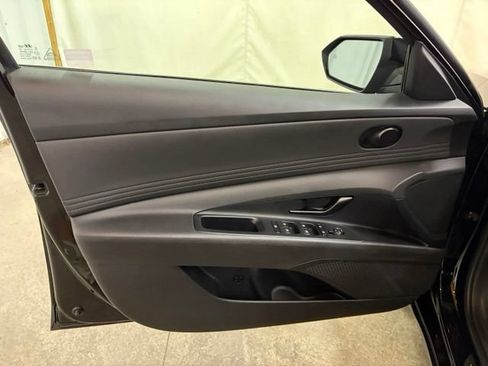 Used 2025 Hyundai Elantra Sport FWD image 27