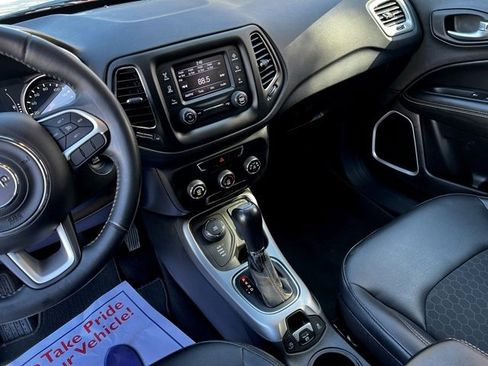 Used 2017 Jeep Compass Latitude image 37