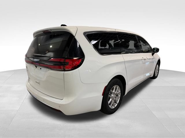 Used 2026 Chrysler Pacifica Select FWD image 5