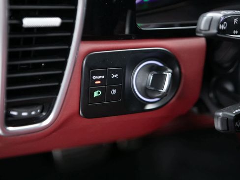 Certified 2022 Porsche Cayenne S image 29