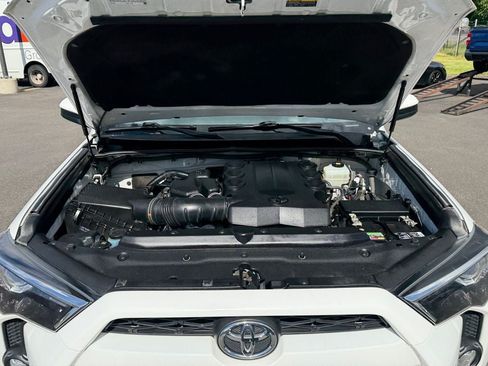 Used 2019 Toyota 4Runner SR5 AWD/4WD image 29
