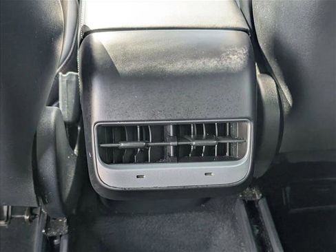 Used 2024 Tesla Model Y Long Range AWD/4WD image 16