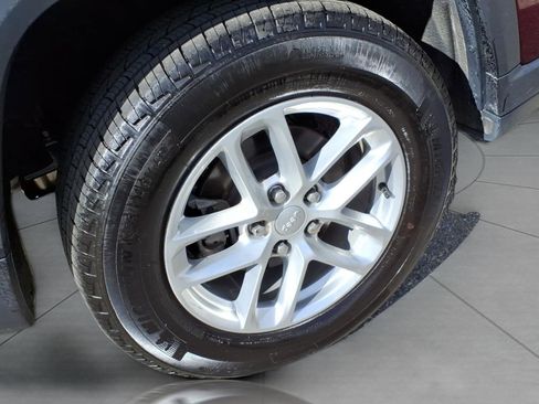 Used 2025 Jeep Grand Cherokee Laredo X w/ Luxury Tech Group I image 5