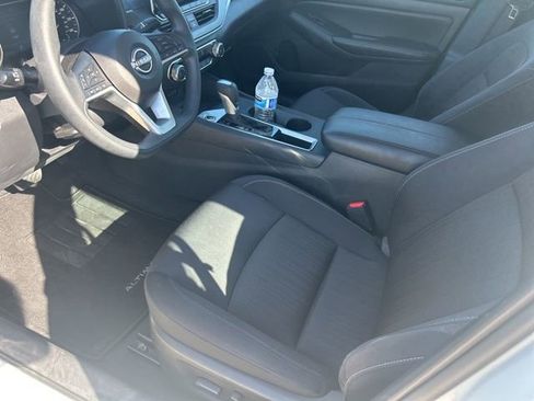 Used 2025 Nissan Altima 2.5 SV image 14