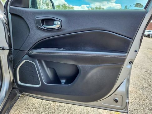 Certified 2019 Jeep Compass Latitude FWD image 18