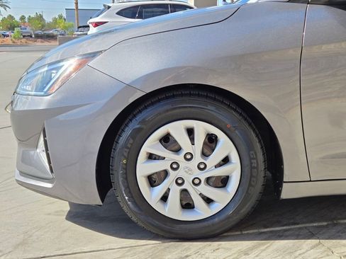 Used 2020 Hyundai Elantra SE FWD image 11
