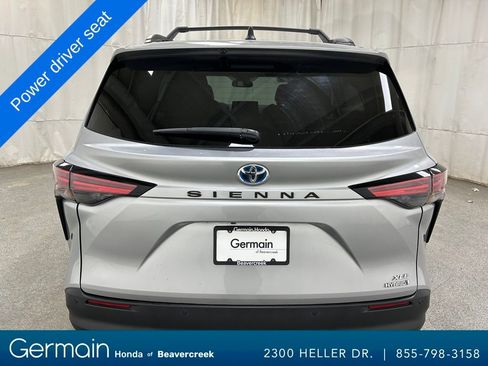 Used 2022 Toyota Sienna XLE image 8