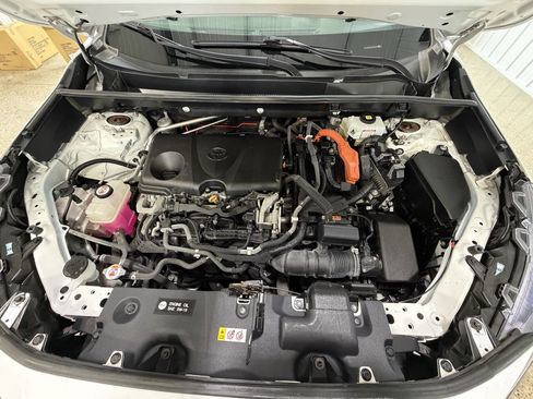 Used 2020 Toyota RAV4 LE image 40