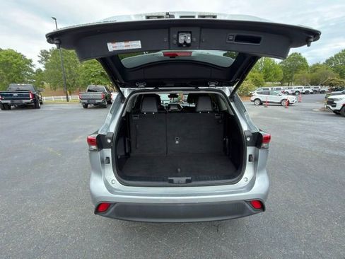 Used 2020 Toyota Highlander XLE FWD image 20