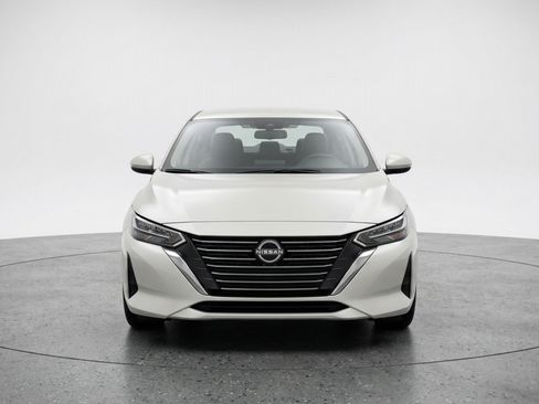 Used 2025 Nissan Sentra SV image 2