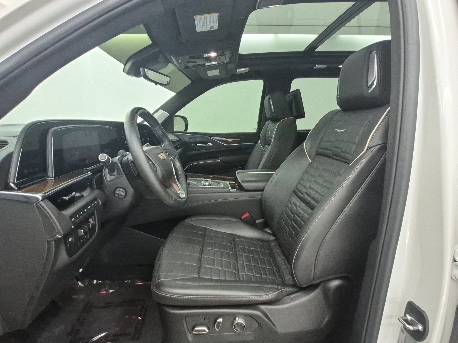 Used 2024 Cadillac Escalade Sport Platinum AWD/4WD image 5