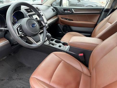 Used 2018 Subaru Outback 2.5i Touring w/ Popular Package #3 AWD/4WD image 19