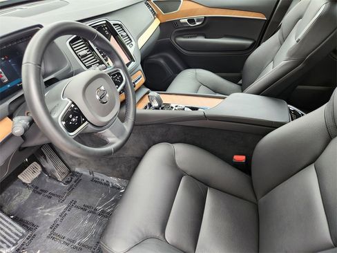Used 2025 Volvo XC90 B6 Plus image 6