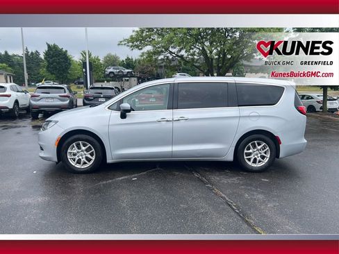 Used 2022 Chrysler Voyager LX FWD image 8