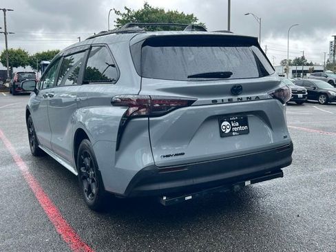 Used 2025 Toyota Sienna XLE Woodland Edition AWD/4WD image 9