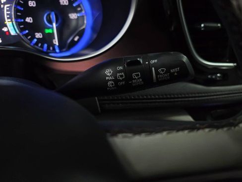 Used 2017 Chrysler Pacifica Limited image 36