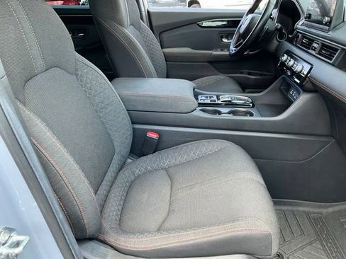 Used 2025 Honda Pilot Sport image 20