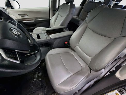Used 2021 Toyota Sienna XLE FWD image 11