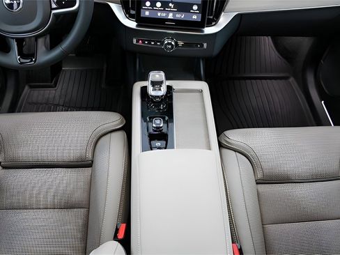 New 2026 Volvo XC60 B5 Plus w/ Protection Package Premier image 25