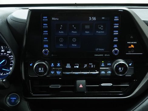 Certified 2021 Toyota Highlander XLE image 20