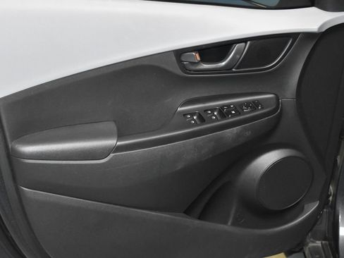 Used 2021 Hyundai Kona SE w/ Cargo Package image 4