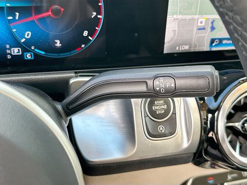 Used 2022 Mercedes-Benz GLB 250 4MATIC image 17