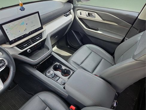 Used 2025 Ford Explorer Active w/ Active Comfort Package AWD/4WD image 18