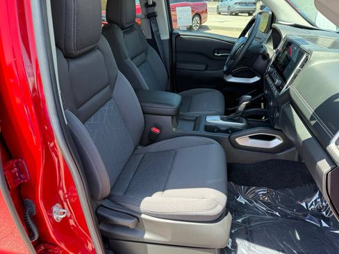 Used 2025 Nissan Frontier SV RWD image 29