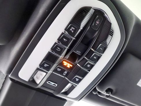 Used 2017 Porsche Cayenne Platinum Edition w/ Premium Package Plus (PJX) image 47