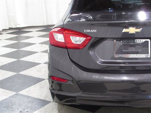Used 2017 Chevrolet Cruze LT w/ Convenience Package image 38