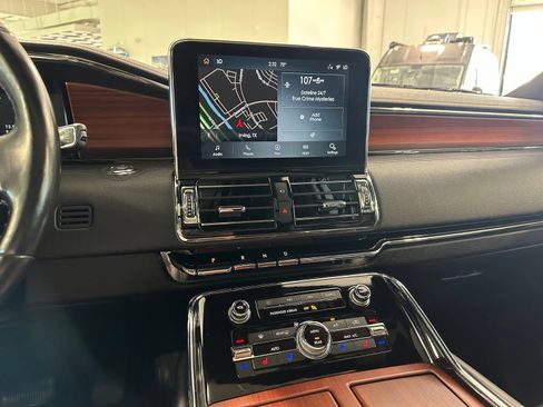 Used 2021 Lincoln Navigator Reserve w/ Luxury Package AWD/4WD image 24