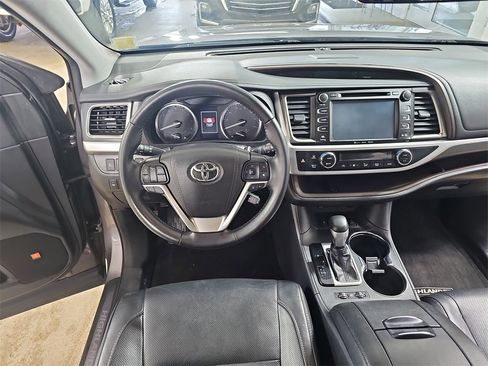 Used 2019 Toyota Highlander Limited image 23