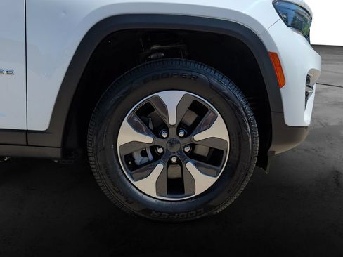 Used 2023 Jeep Grand Cherokee 4WD 4xe image 9