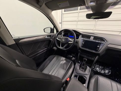 Used 2023 Volkswagen Tiguan SE FWD image 25