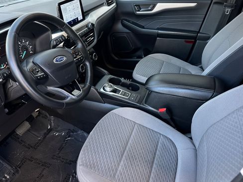 Certified 2022 Ford Escape SE w/ SE Sport Appearance Package image 9