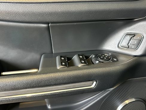 Used 2024 Ford Expedition XLT image 11